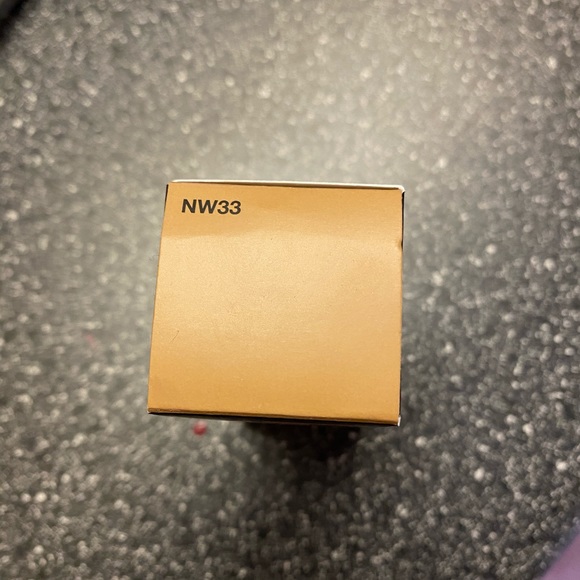 Mac Studio Fix NW 33 - Picture 2 of 4